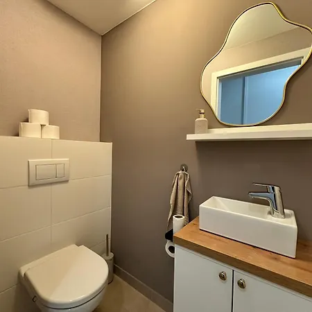 Labutia, Self-checkin, Parking, Ac *