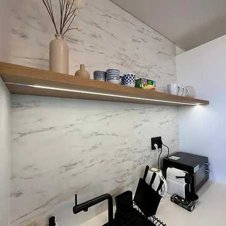 Labutia, Self-checkin, Parking, Ac