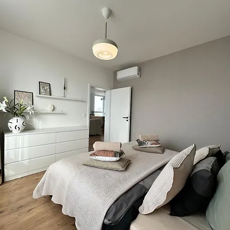 Apartment Labutia, Self-checkin, Parking, Ac Bratislava